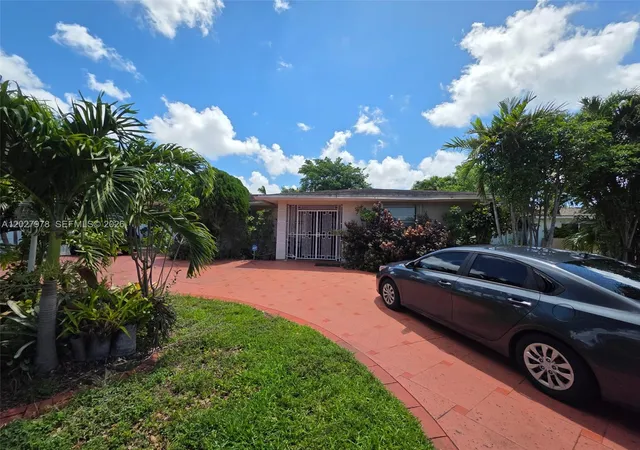 2nd image of 16825 Nw 74th Ave, Hialeah, FL 33015 | MLS# A12027978