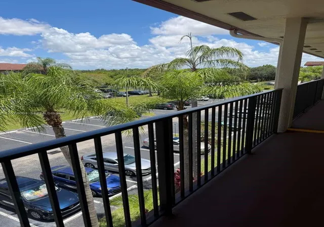 4th image of 1600 Sw 127Th Wy #401C, Pembroke Pines, FL 33027 | MLS# A12028004
