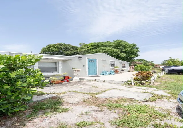 Photo 2 of Single family home for sale at 1185 Alto Rd, Lantana, FL 33462 | MLS# B26034771 | Listing updated on 2026-10-05