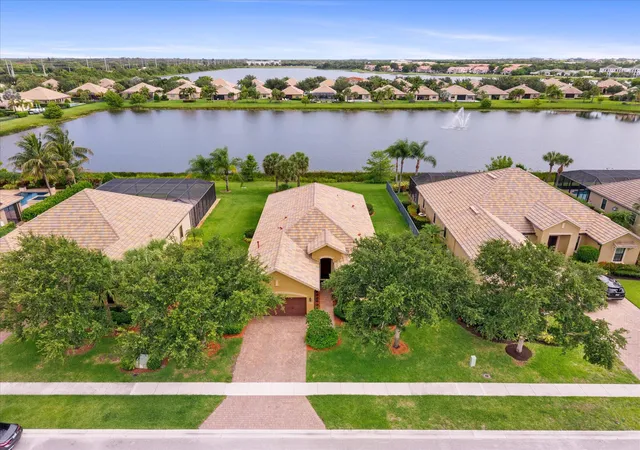 Photo 2 of Single family home for sale at 4452 Siena Cir, Wellington, FL 33414 | MLS# B26034889 | Listing updated on 2026-10-01