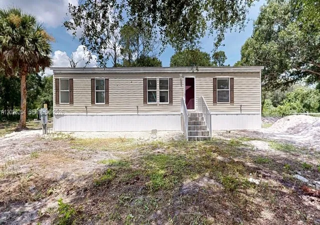 1st image of 720 N Riverside St, Clewiston, FL 33440 | MLS# A12028204