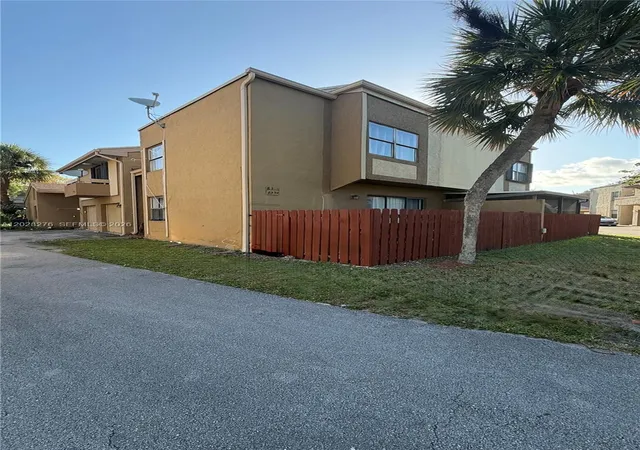 Homes for sale in Miramar, FL | 8330 N Missionwood Cir #B23, Miramar, FL 33025 | MLS# A12028276