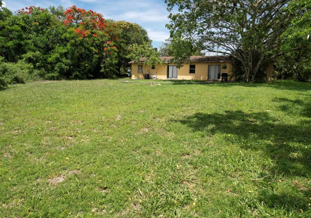 Photo 4 of House for sale at 4537 Coconut Rd, Lake Worth, FL 33461 | MLS# B26035010 | Listing updated on 2026-10-05