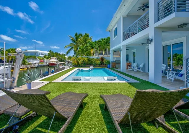 2nd image of 145 Venetian Dr, Islamorada, FL 33036 | MLS# A12028354