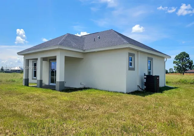 4th image of 9019 E Crow Cir, Labelle, FL 33935 | MLS# A12028449