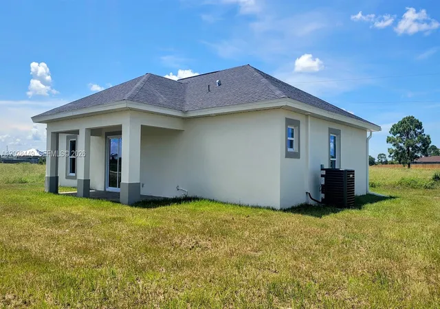 5th image of 9019 E Crow Cir, Labelle, FL 33935 | MLS# A12028449