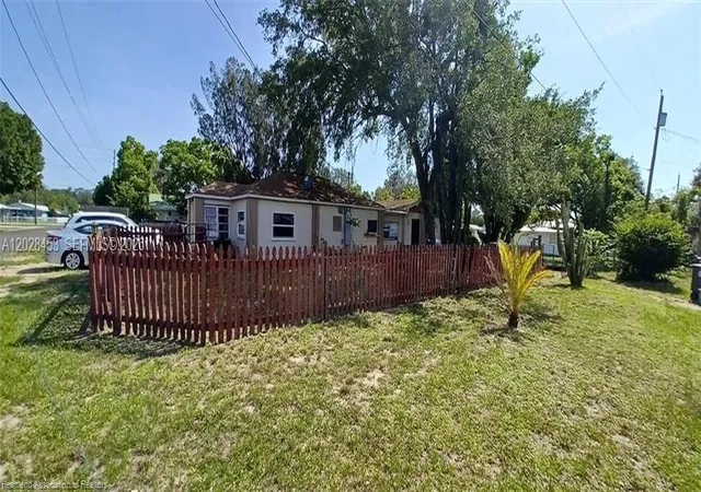 2nd image of 509 S Florida Ave, Avon Park, FL 33825 | MLS# A12028453