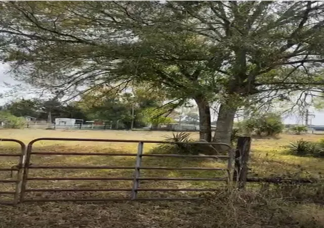 3rd image of 854 Ne 42Nd Ter, Okeechobee, FL 34972 | MLS# B26035167