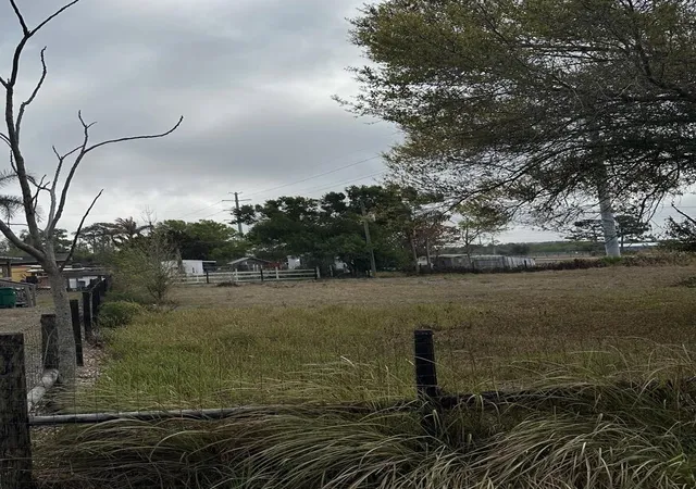 4th image of 854 Ne 42Nd Ter, Okeechobee, FL 34972 | MLS# B26035167