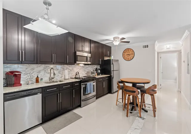 3rd image of 567 Trace Cir, Deerfield Beach, FL 33441