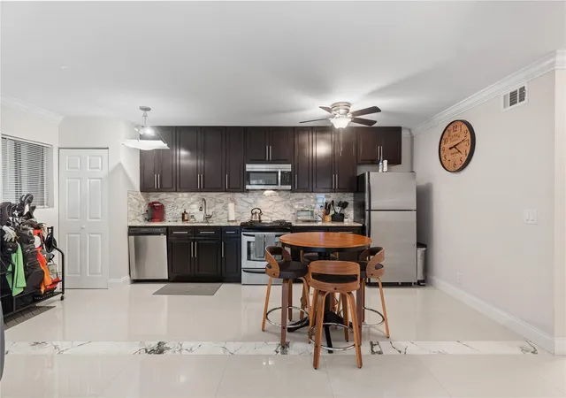 4th image of 567 Trace Cir, Deerfield Beach, FL 33441