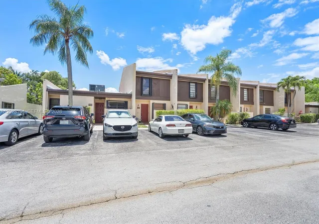 2nd image of 9942 Nw 10th St #7, Pembroke Pines, FL 33024 | MLS# A12028194