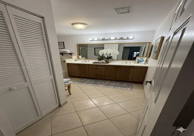 3rd image of 8390 Sw 72Nd Ave #519, Miami, FL 33143 | MLS# A12028165