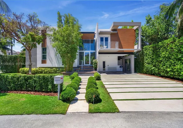 1st image of 625 Curtiswood Dr, Key Biscayne, FL 33149 | MLS# A12021022