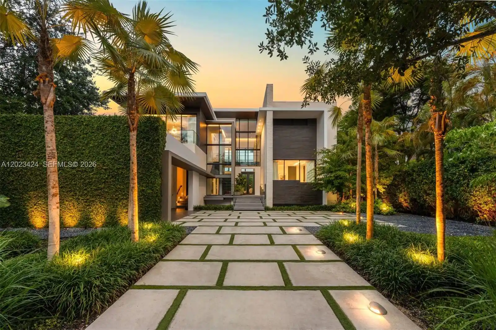 Photo 1 of Mansion for sale at 132 Paloma Dr, Coral Gables, FL 33143 | MLS# A12023424 | Listing updated on 2026-10-31