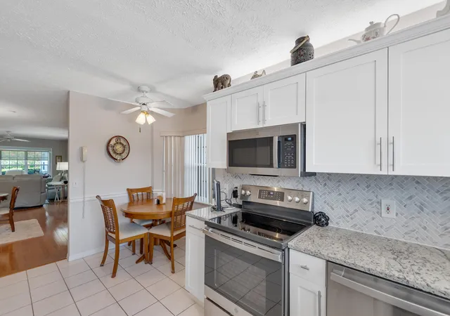 Listing Photo 5 - Condo for sale in building located at 740 Lake Orchid Cir, Vero Beach, FL 32962 - Unit #104