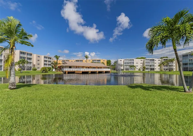 4th image of 201 Se 11Th Ter #102, Dania, FL 33004 | MLS# A12028732