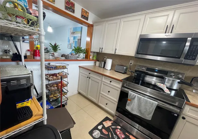 4th image of 9281 Sunrise Lakes Blvd, Sunrise, FL 33322