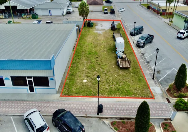 1st image of 205 Sw Park St, Okeechobee, FL 34972 | MLS# B26035466