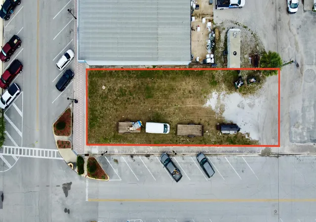 3rd image of 205 Sw Park St, Okeechobee, FL 34972 | MLS# B26035466