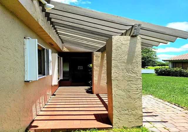 Homes for sale in Weston, FL | 566 Village Lake Dr, Weston, FL 33326 | MLS# B26035505
