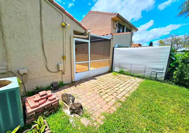 Homes for sale in Weston, FL | 566 Village Lake Dr, Weston, FL 33326 | MLS# B26035505