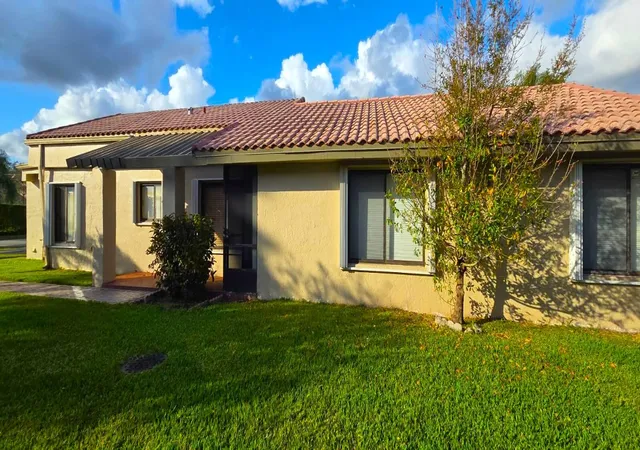Homes for sale in Weston, FL | 566 Village Lake Dr, Weston, FL 33326 | MLS# B26035505