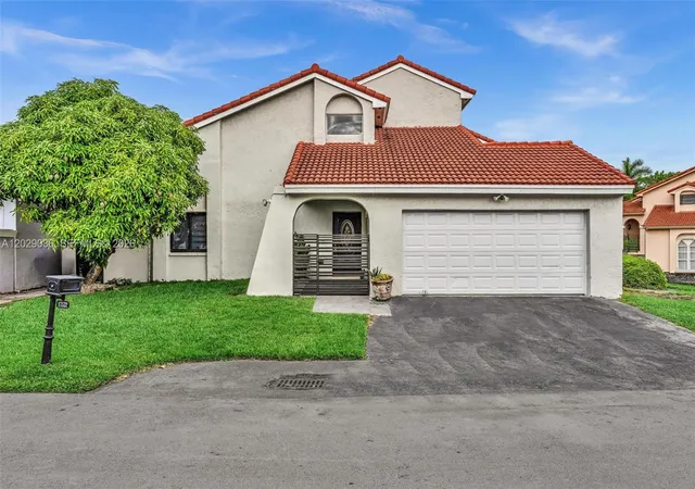 Homes for sale in Hialeah, FL | 17532 Nw 61st Ct N, Hialeah, FL 33015 | MLS# A12029036