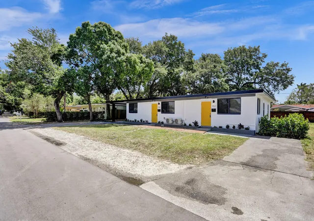 Photo 2 of Multi family home for sale at 950 Sw 29th Street, Fort Lauderdale, FL 33315 | MLS# B26035571 | Listing updated on 2026-09-20