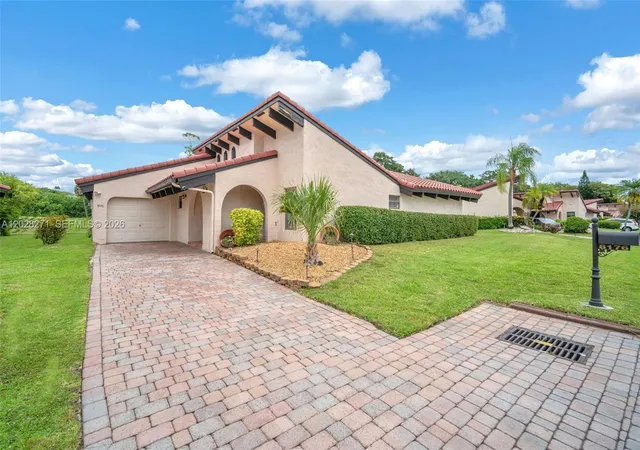 Homes for sale in Tamarac, FL | 8176 Pine Cir #6, Tamarac, FL 33321 | MLS# A12028271