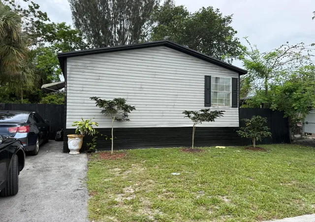 Photo 1 of Manufactured home for sale at 10548 W Sandalfoot Blvd, Boca Raton, FL 33428 | MLS# B26035611 | Listing updated on 2026-09-28