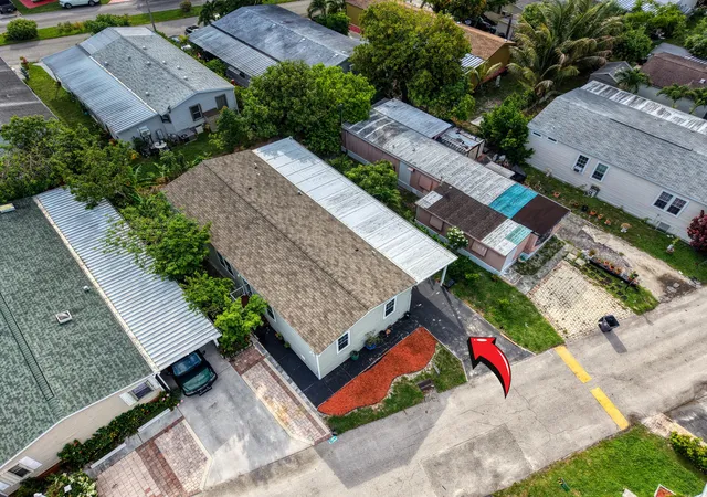 3rd image of 4625 Jill Pl, Lake Worth, FL 33463 | MLS# B26035618