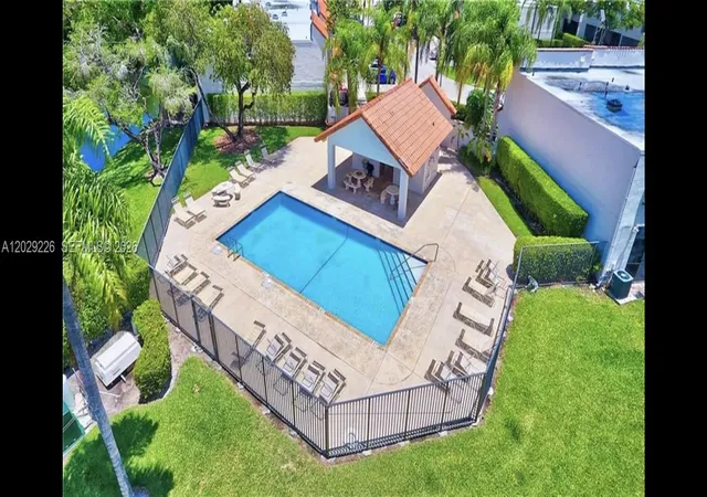 17th image of 9427 Nw 42nd St, Sunrise, FL 33351 | MLS# A12029226