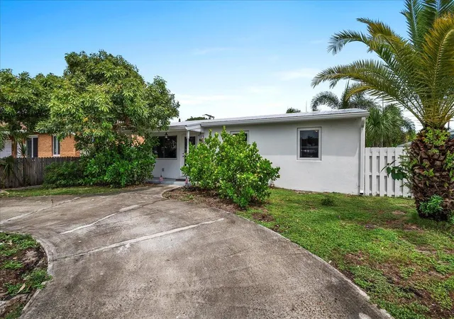 Photo 2 of Single family home for sale at 727 Bunker Rd, West Palm Beach, FL 33405 | MLS# B26035795 | Listing updated on 2026-09-23