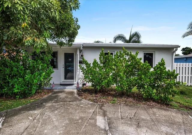 Photo 3 of Single family home for sale at 727 Bunker Rd, West Palm Beach, FL 33405 | MLS# B26035795 | Listing updated on 2026-09-23