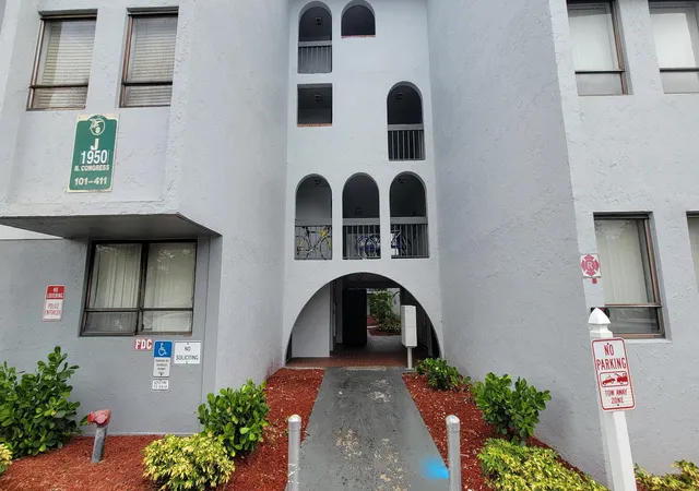 Photo 2 of Condo for sale at 1950 N Congress Ave #206, West Palm Beach, FL 33401 | MLS# B26035801 | Listing updated on 2026-10-05
