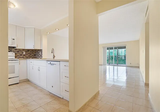 3rd image of 111 Se 3Rd Ave #306, Dania, FL 33004 | MLS# B26035803