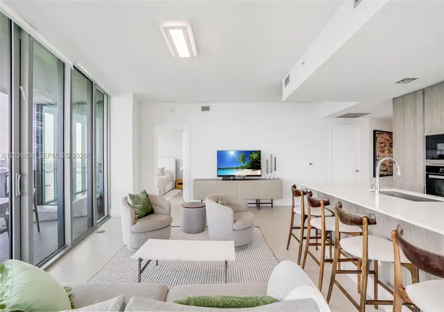 3rd image of 2900 Ne 7Th Ave #3702, Miami, FL 33137 | MLS# A12026806