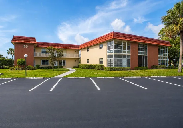 Photo 1 of Condo for sale at 105 Spring Lake Ct #102, Vero Beach, FL 32962 | MLS# B26035928 | Listing updated on 2026-10-08