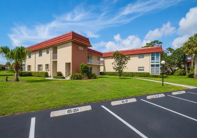 Photo 2 of Condo for sale at 105 Spring Lake Ct #102, Vero Beach, FL 32962 | MLS# B26035928 | Listing updated on 2026-10-08