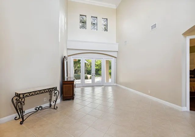 Photo 4 of Single family home for sale at 10380 Trianon Pl, Wellington, FL 33449 | MLS# B26035952 | Listing updated on 2026-09-23