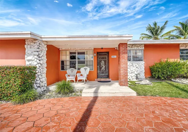 4th image of 5065 Sw 90Th Ct, Miami, FL 33165 | MLS# A12025970