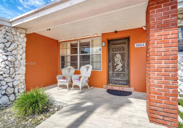 5th image of 5065 Sw 90Th Ct, Miami, FL 33165 | MLS# A12025970