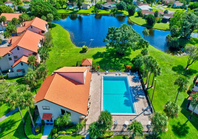 2nd image of 14 Via De Casas, Boynton Beach, FL 33426
