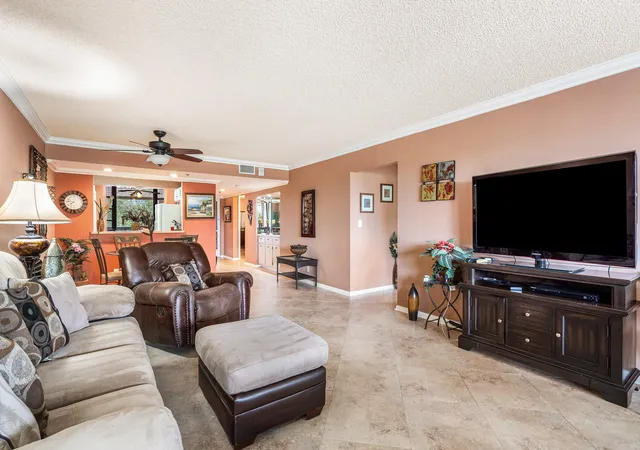 Listing Photo 5 - Condo for sale in building located at 6620 Boca Del Mar Dr, Boca Raton, FL 33433 - Unit #Apt 507