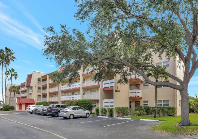 Listing Photo 2 - Condo for sale in building located at 1015 Country Clb Dr, Titusville, FL 33063 - Unit #307