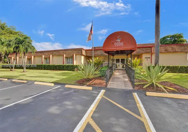 Listing Photo 5 - Condo for sale in building located at 1015 Country Clb Dr, Titusville, FL 33063 - Unit #307