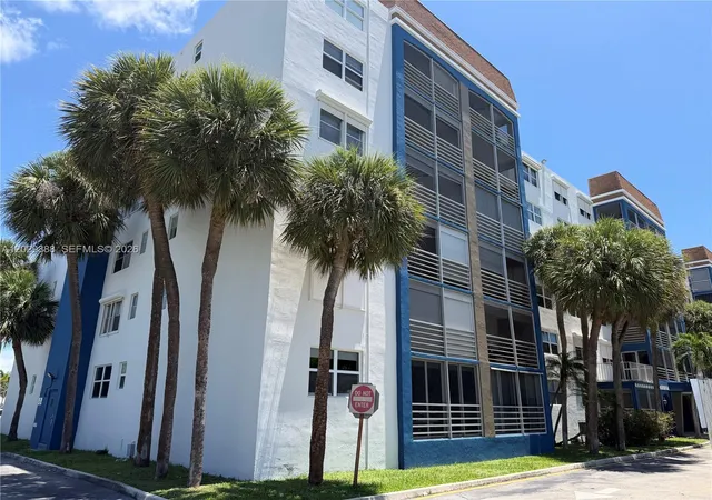 4th image of 501 E Dania Beach Blvd #54D, Dania, FL 33004 | MLS# A12029388