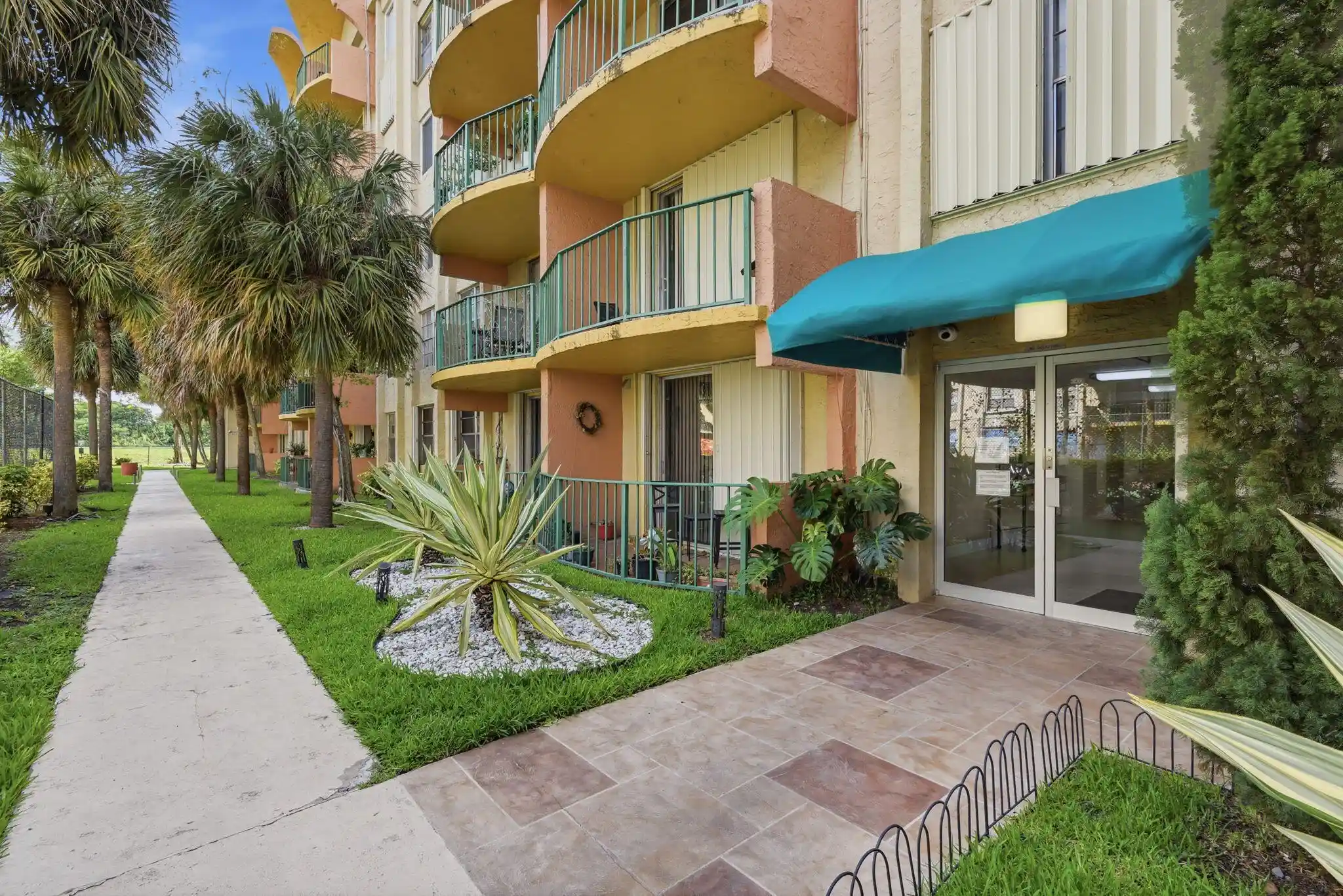 Listing Photo 1 - Condo for sale in 9360 Fontainebleau Blvd located at 9360 Fontainebleau Blvd, Miami, FL 33172 - Unit #Apt 310