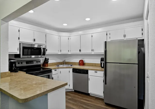 Listing Photo 5 - Condo for sale in building located at 5930 Whispering Pine Wy, Greenacres, FL 33463 - Unit #B-2